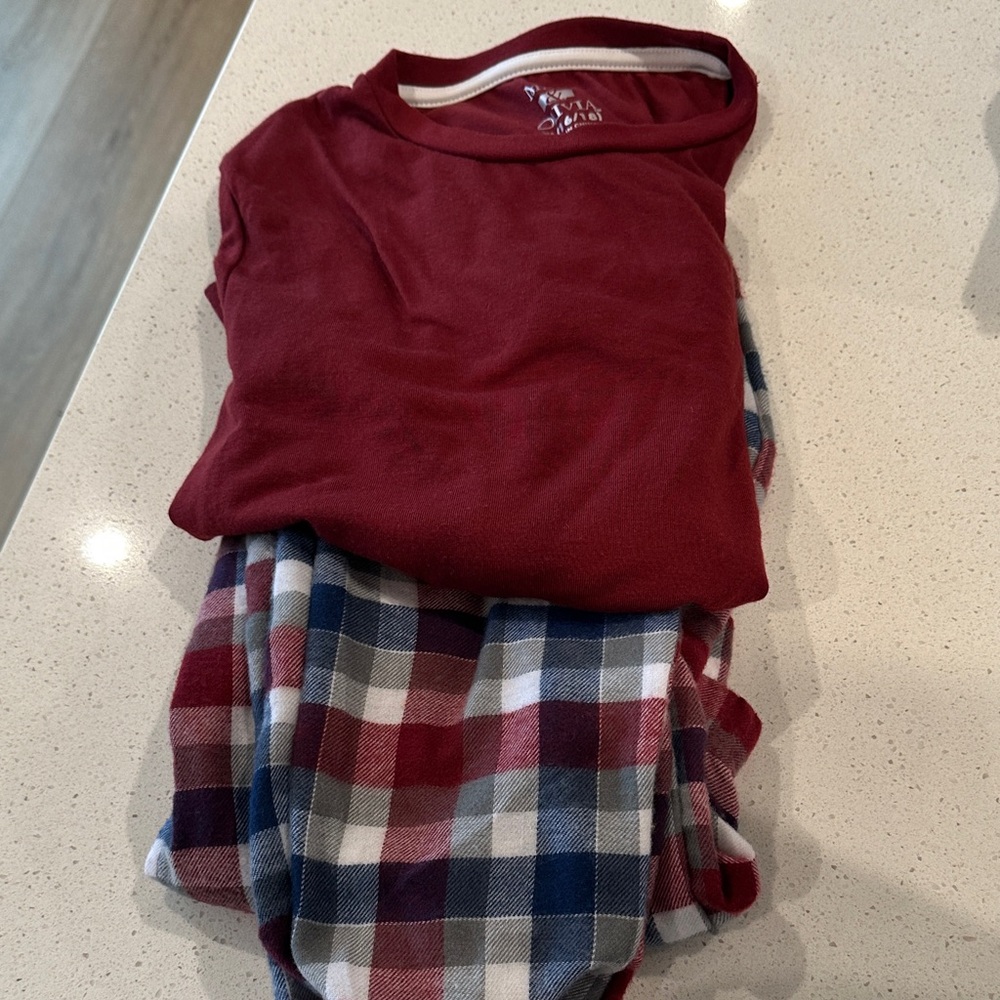 10 PIECES-BOYS 4 PJ TOPS SIZE 14, 4 RANDOM PJ BOTTOMS SIZE 16  1 FULL SET 16/18. - Picture 3 of 4
